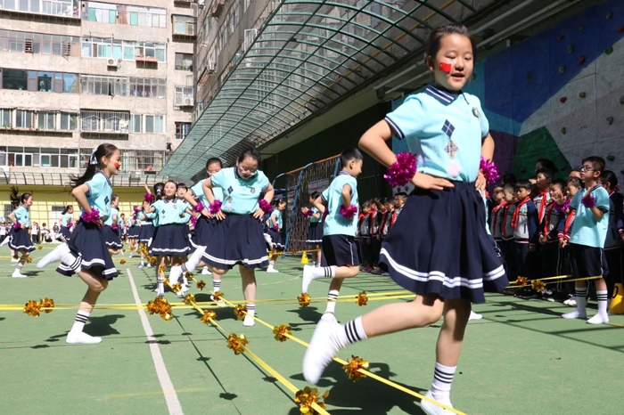 威前锋哈兰